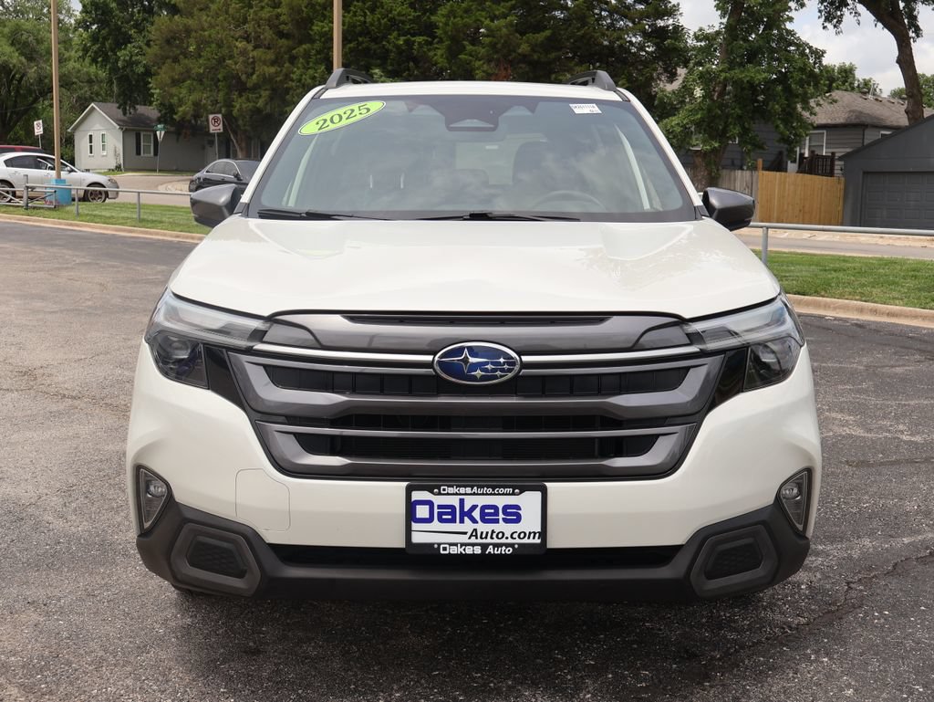 Used 2025 Subaru Forester Limited AWD/4WD image 2