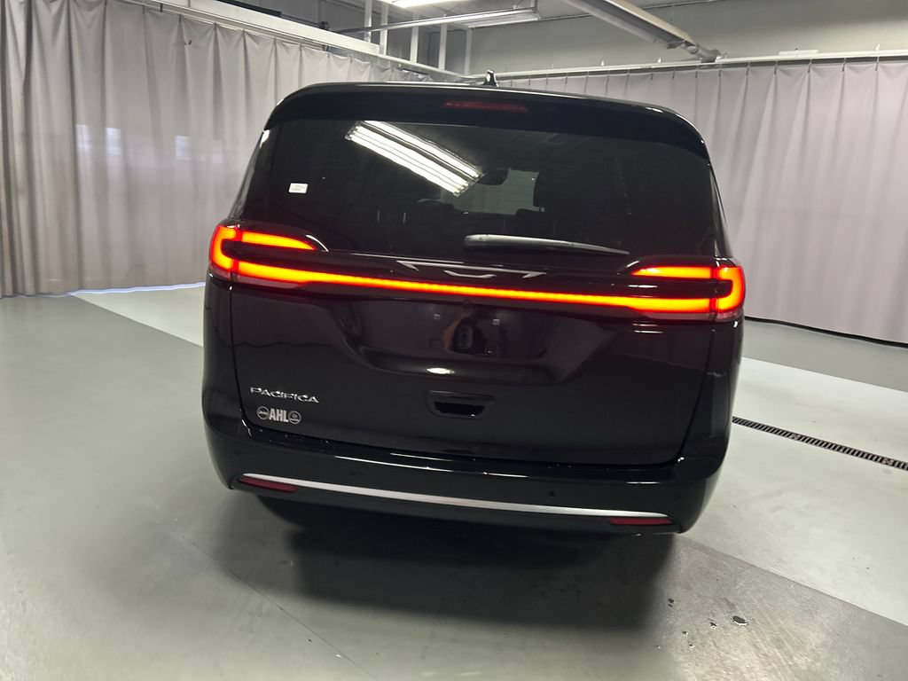 New 2027 Chrysler Pacifica Select FWD image 6