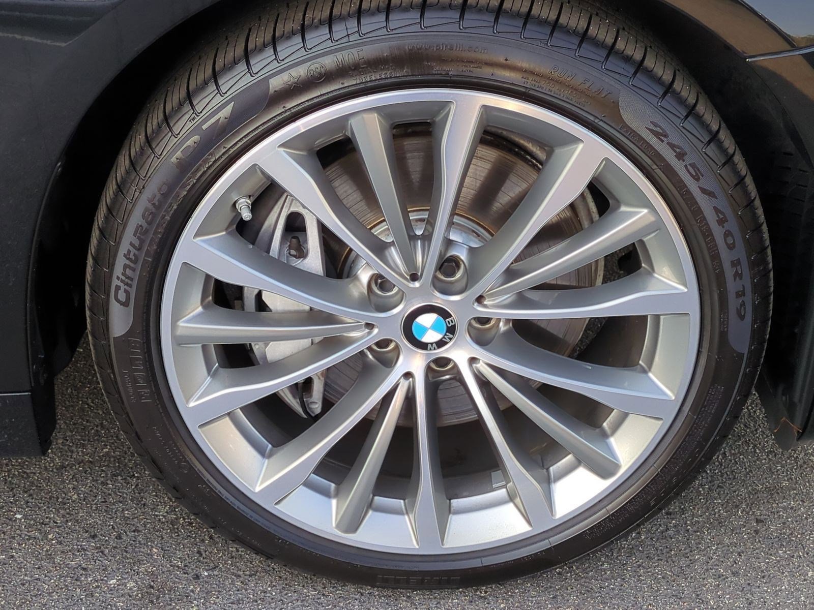 Used 2023 BMW 540i xDrive w/ Premium Package image 13