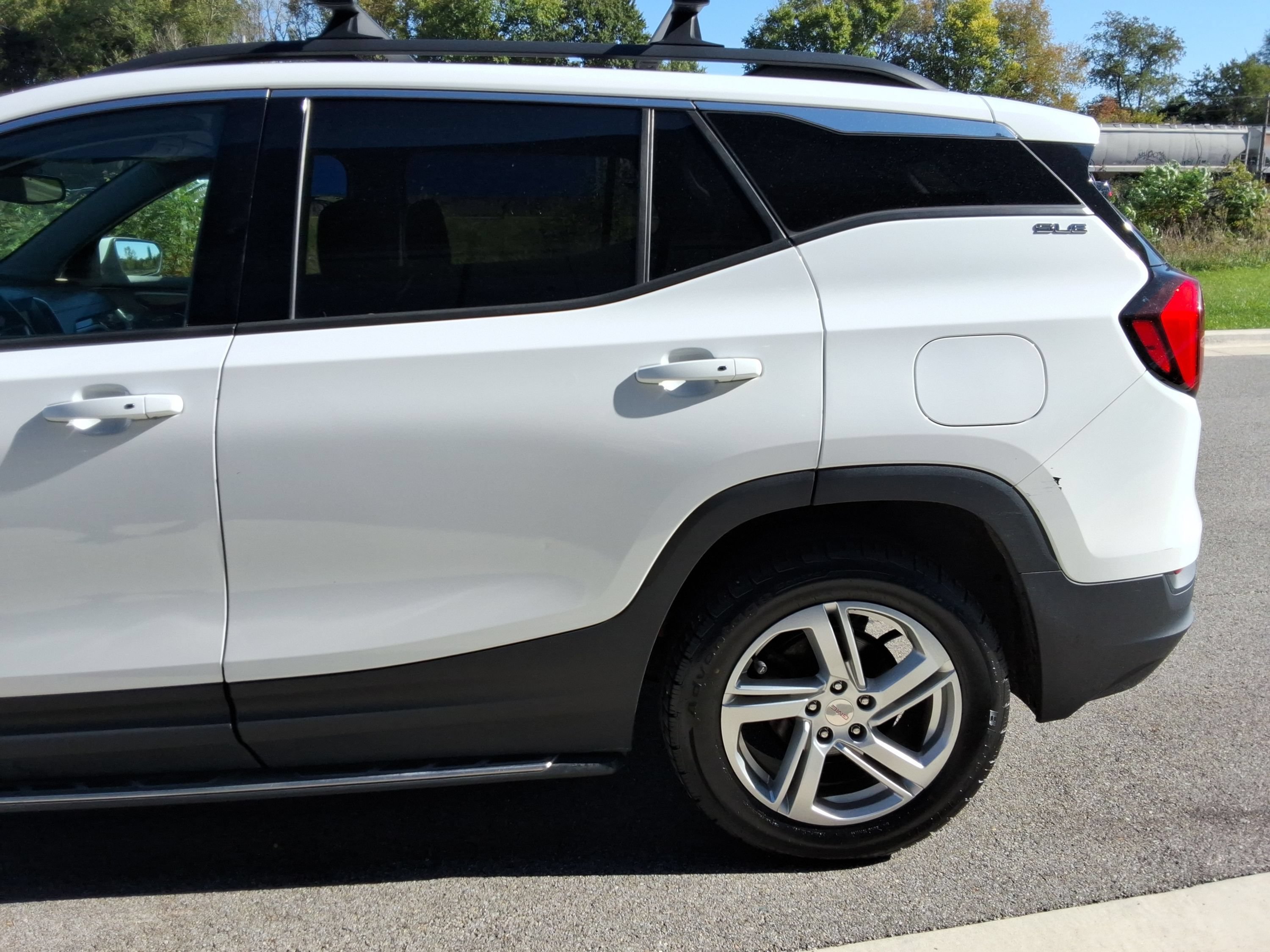 Used 2020 GMC Terrain SLE w/ Driver Convenience Package AWD/4WD image 10