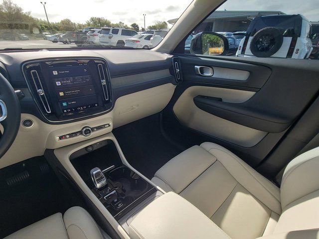 Used 2025 Volvo XC40 B5 Plus w/ Protection Package Premier image 3