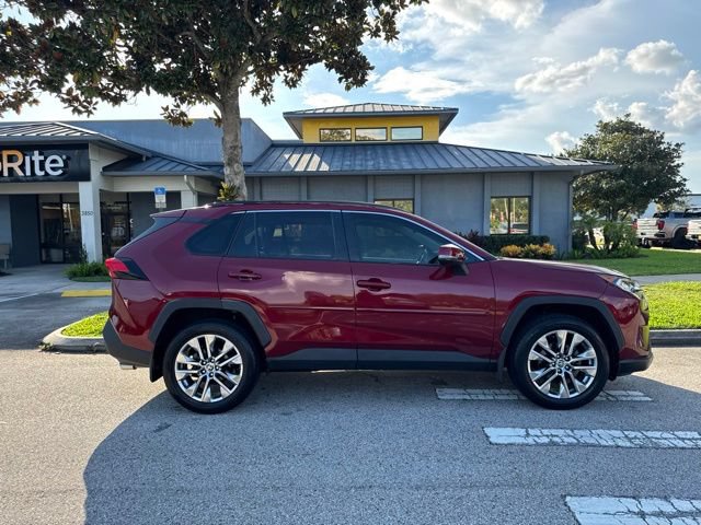 Used 2020 Toyota RAV4 XLE Premium FWD image 8