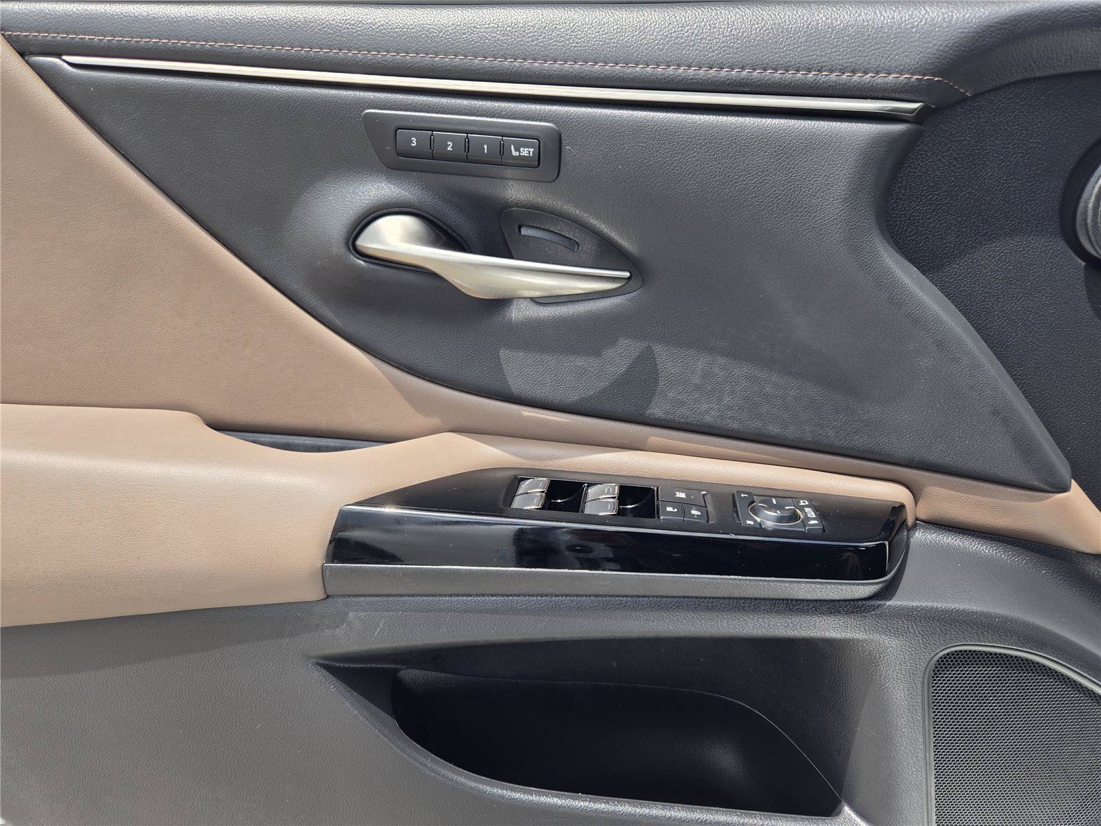 Used 2023 Lexus ES 350 w/ Premium Package FWD image 21