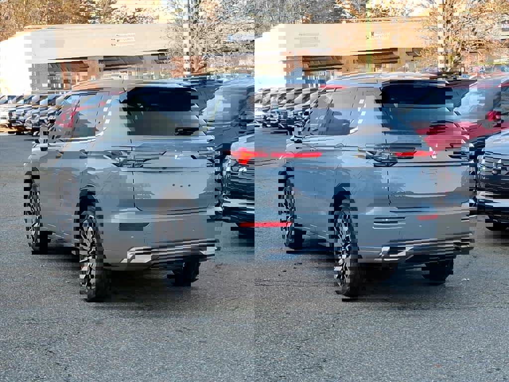 New 2026 Mitsubishi Outlander SEL image 3