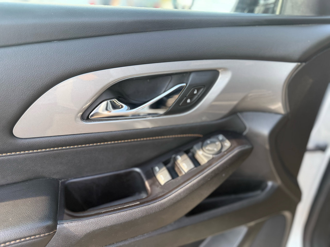 Used 2020 Chevrolet Traverse LS image 12