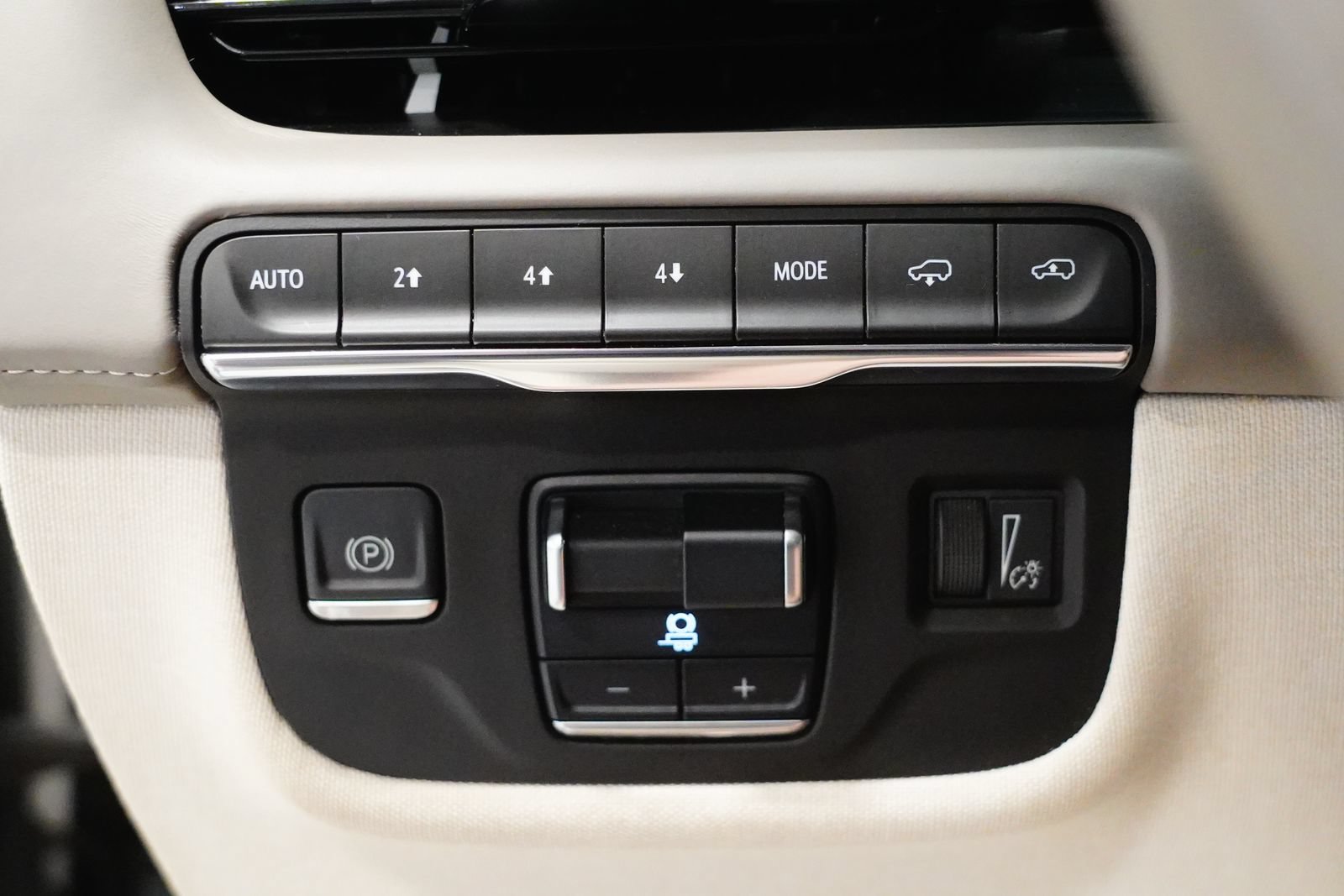Used 2021 Cadillac Escalade Premium Luxury Platinum w/ Heavy-Duty Trailer Package AWD/4WD image 31