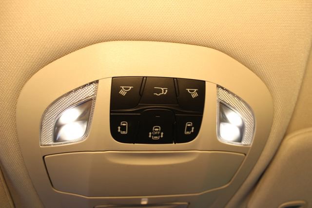 Used 2024 Chrysler Pacifica Touring-L FWD image 28