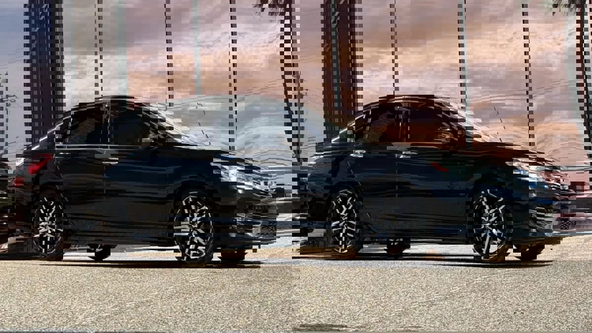 Used 2016 Honda Accord Touring image 16