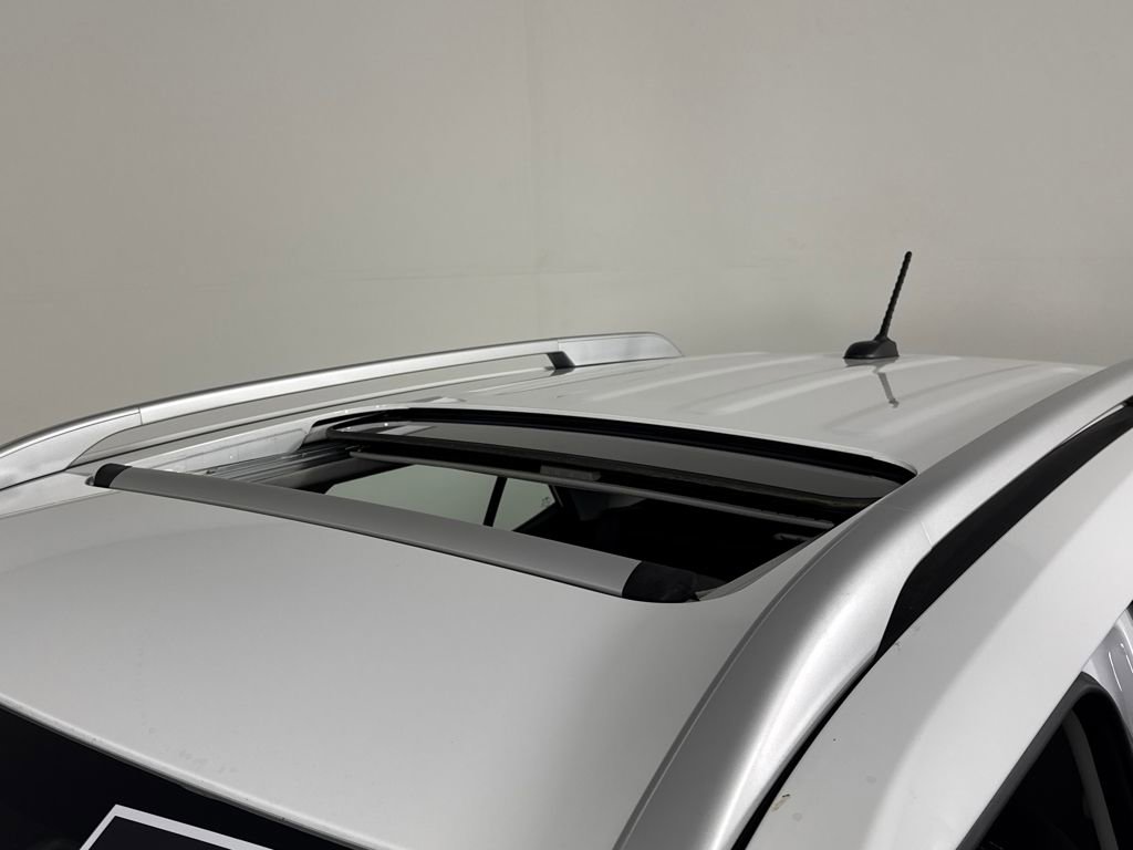 Certified 2025 Hyundai Venue SEL image 20