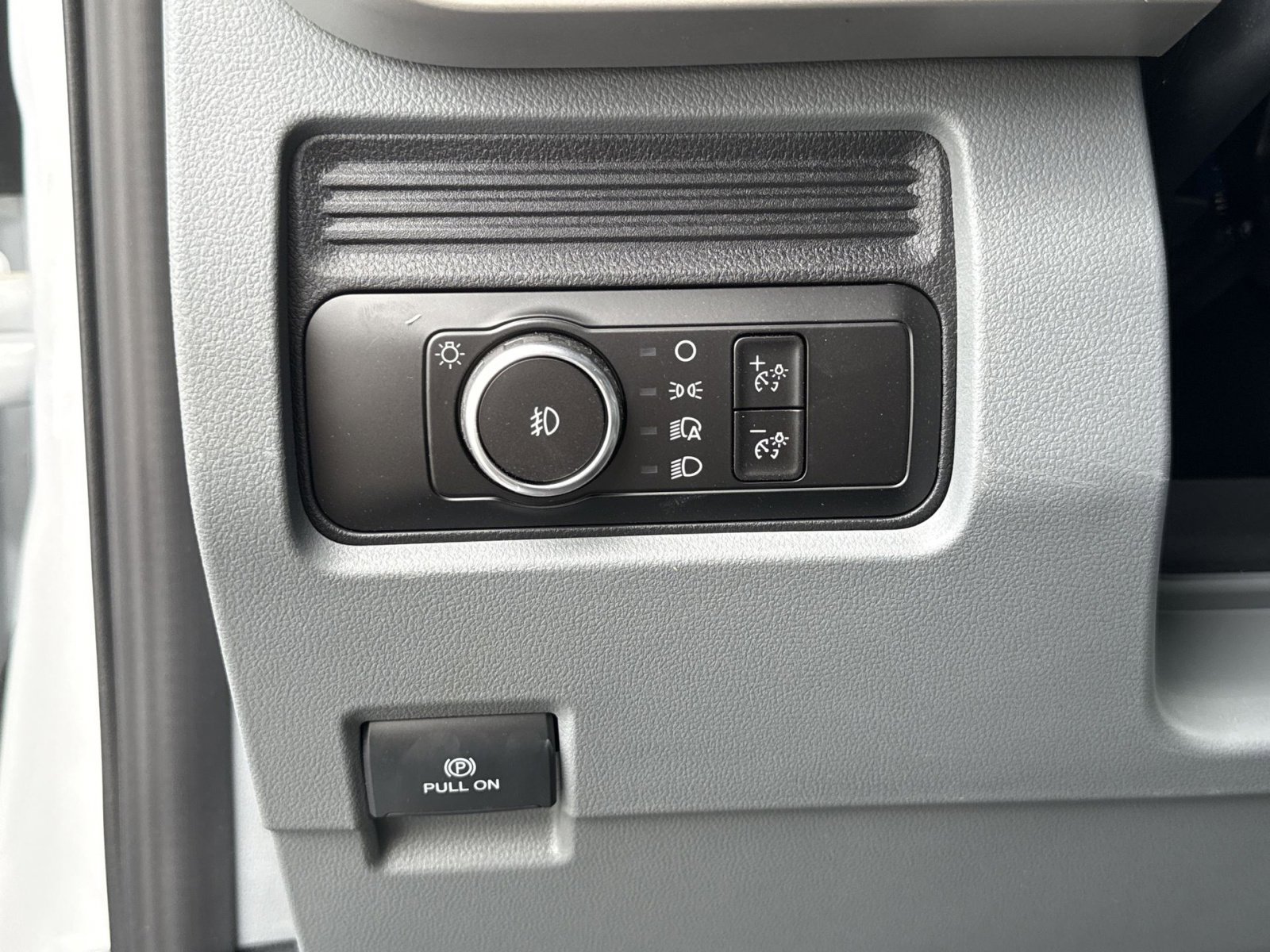 New 2026 Ford F550 4x4 Crew Cab image 17