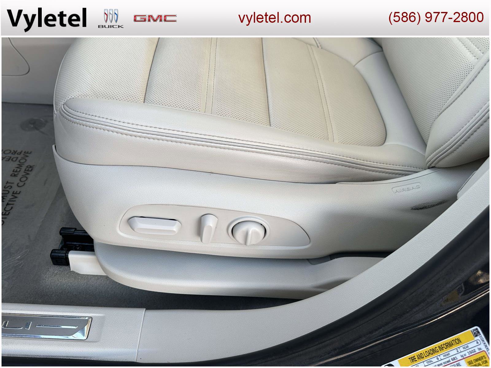 Used 2023 GMC Acadia Denali w/ Denali Technology Package image 20