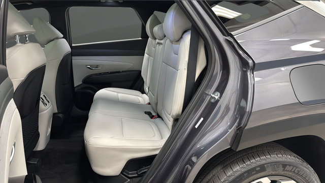 Used 2025 Hyundai Tucson Limited AWD/4WD image 23