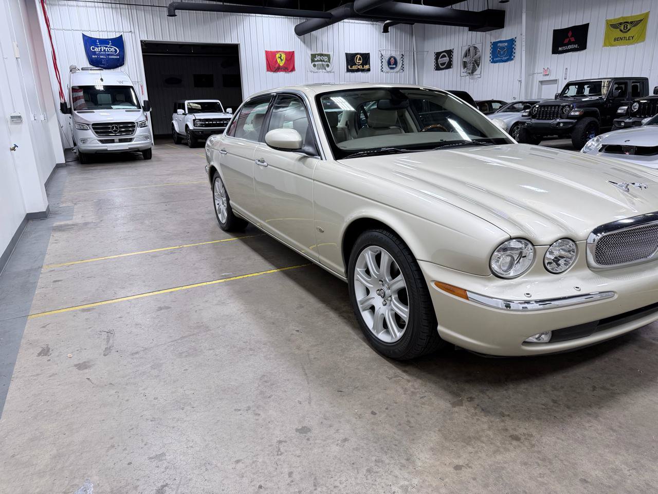 Used 2006 Jaguar XJ8 RWD image 18