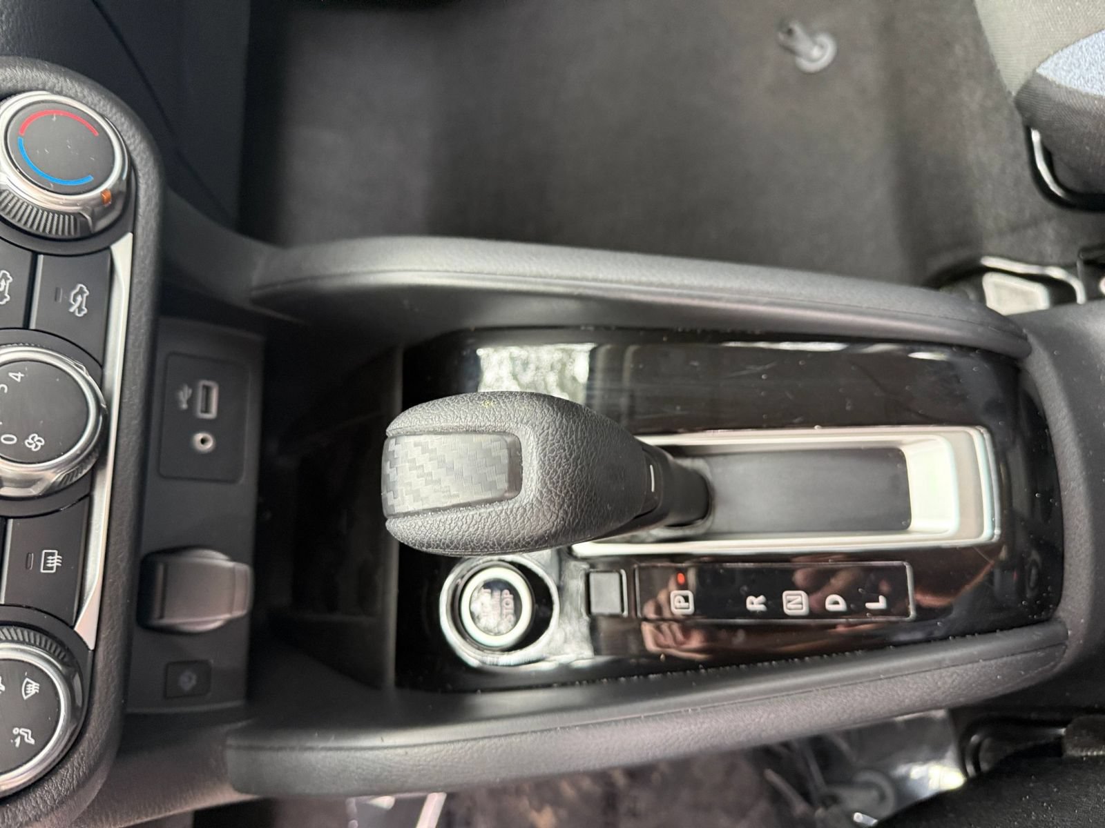 Used 2025 Nissan Versa SV FWD image 37