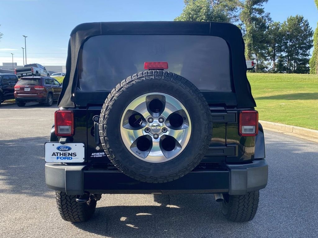 Used 2018 Jeep Wrangler Unlimited Sahara w/ Connectivity Group AWD/4WD image 4