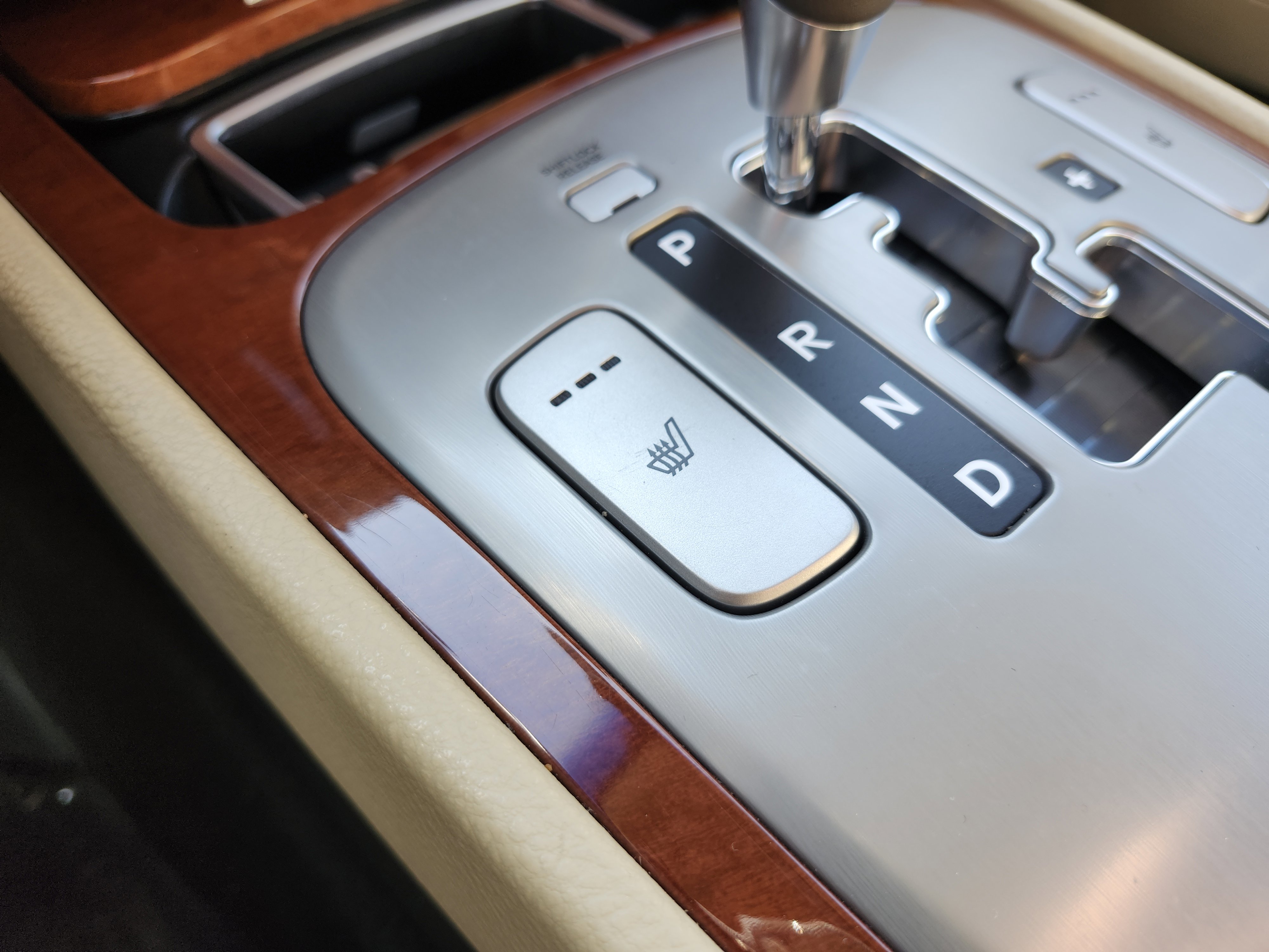 Used 2013 Hyundai Genesis 3.8 w/ Premium Pkg image 9