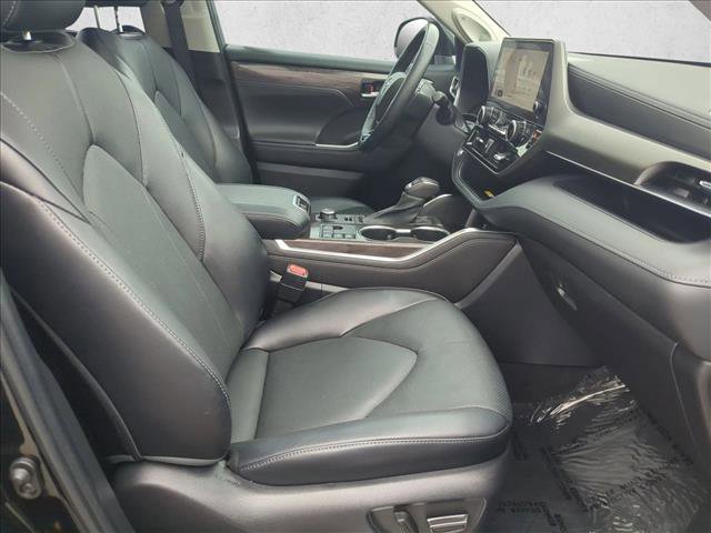 Used 2023 Toyota Highlander Limited image 20