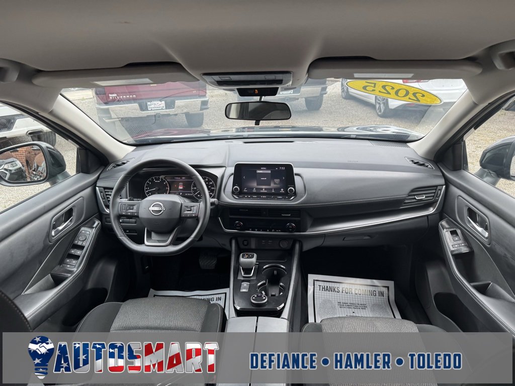 Used 2025 Nissan Rogue SV image 35