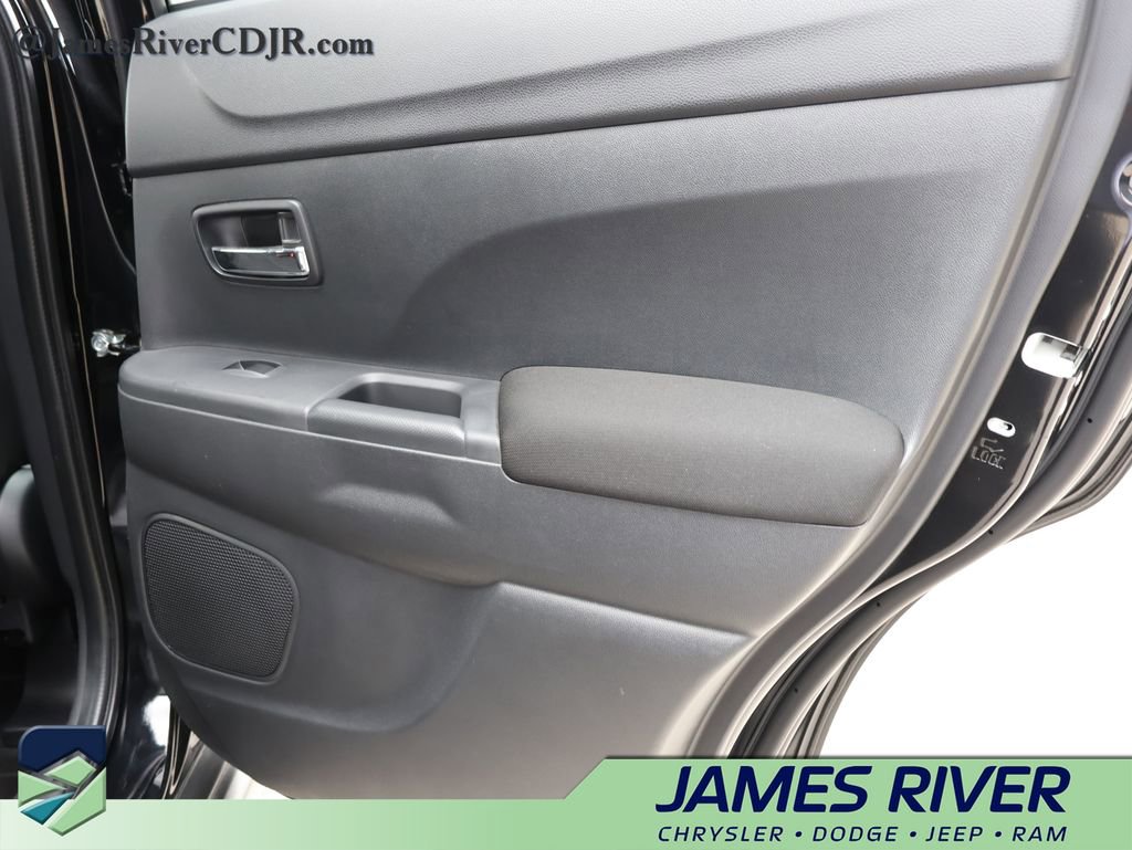 Used 2025 Mitsubishi Outlander Sport LE AWD/4WD image 31