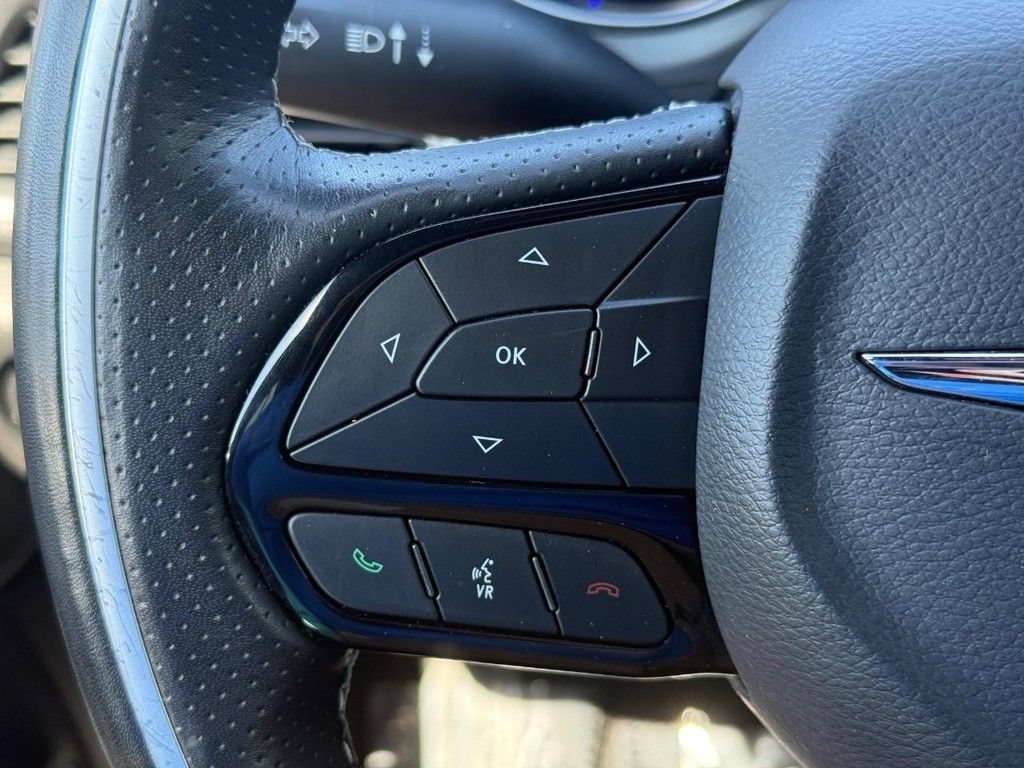 Used 2020 Chrysler Pacifica Limited w/ Advanced Safetytec Group FWD image 15