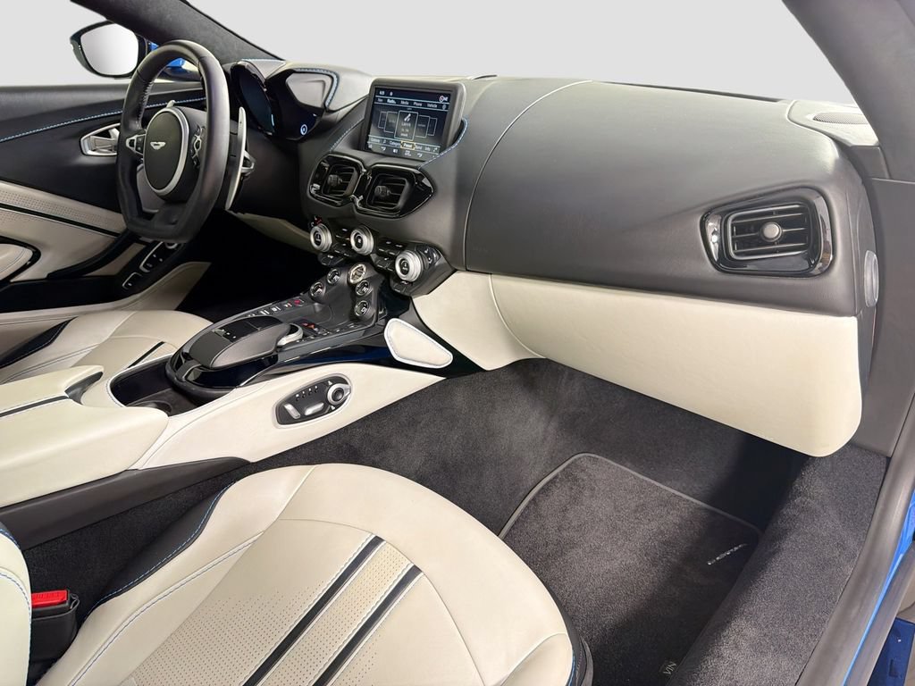 Used 2021 Aston Martin V8 Vantage Roadster RWD image 26