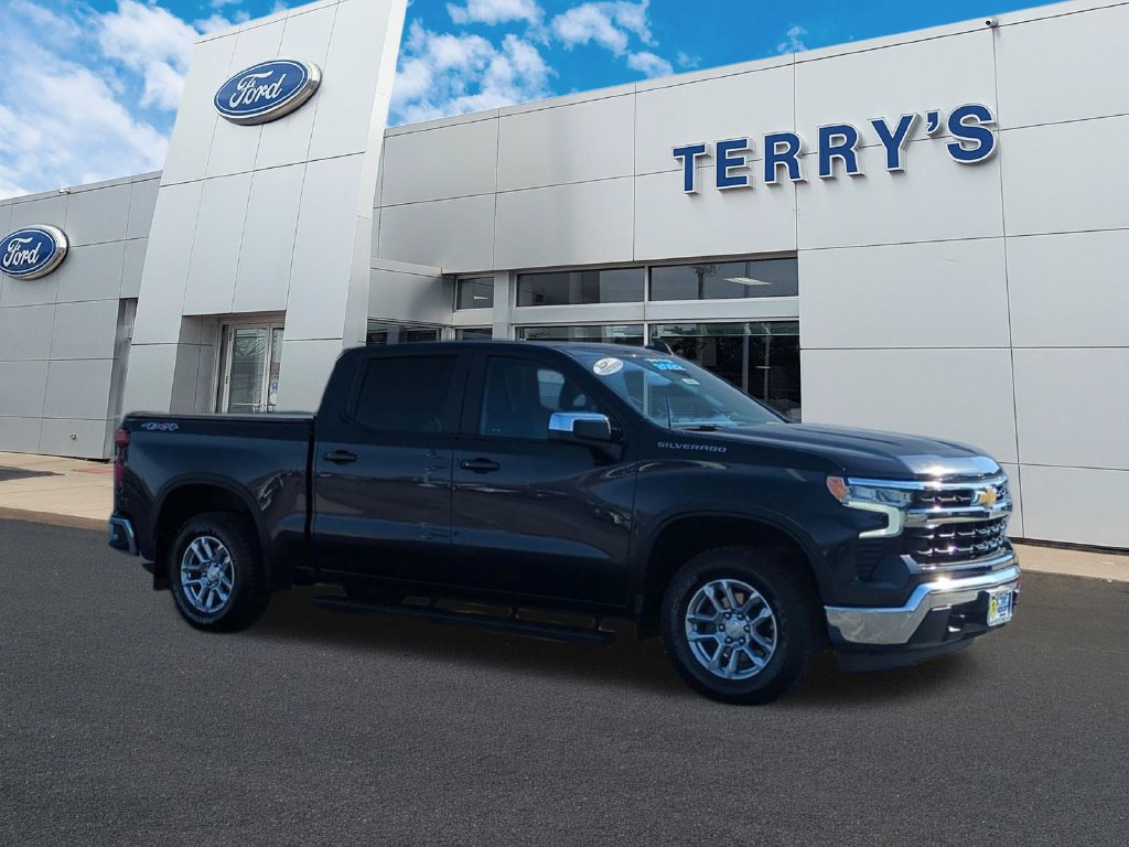 Used 2022 Chevrolet Silverado 1500 LT AWD/4WD image 1
