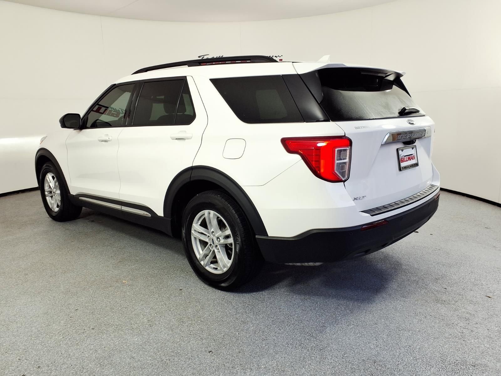 Used 2024 Ford Explorer XLT image 3