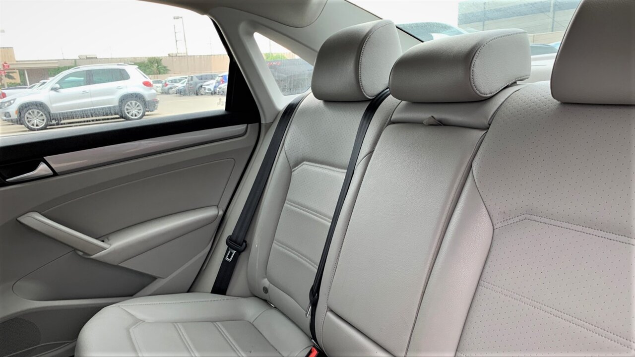 Used 2015 Volkswagen Passat 1.8T Limited Edition FWD image 11