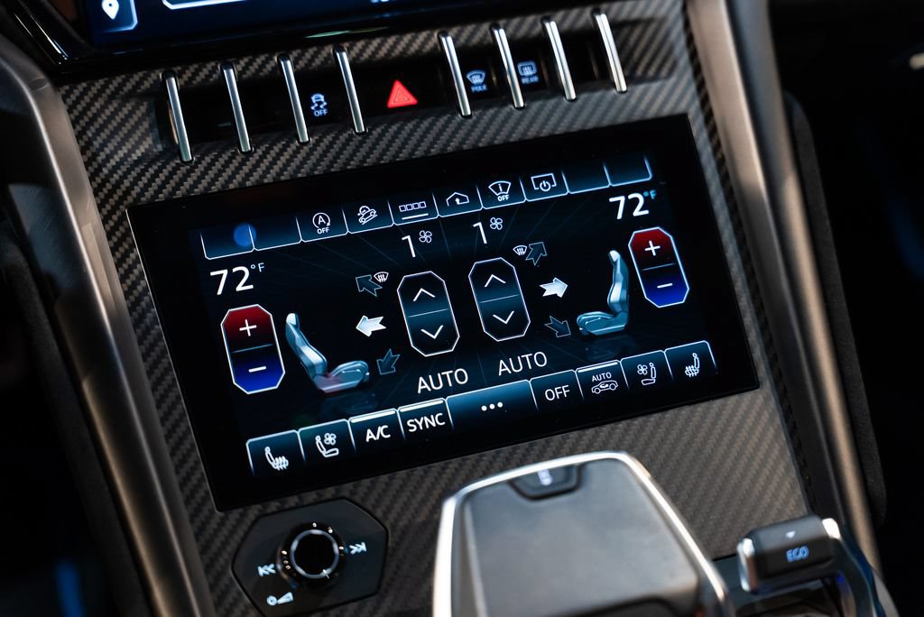 Used 2024 Lamborghini Urus Performante AWD/4WD image 23
