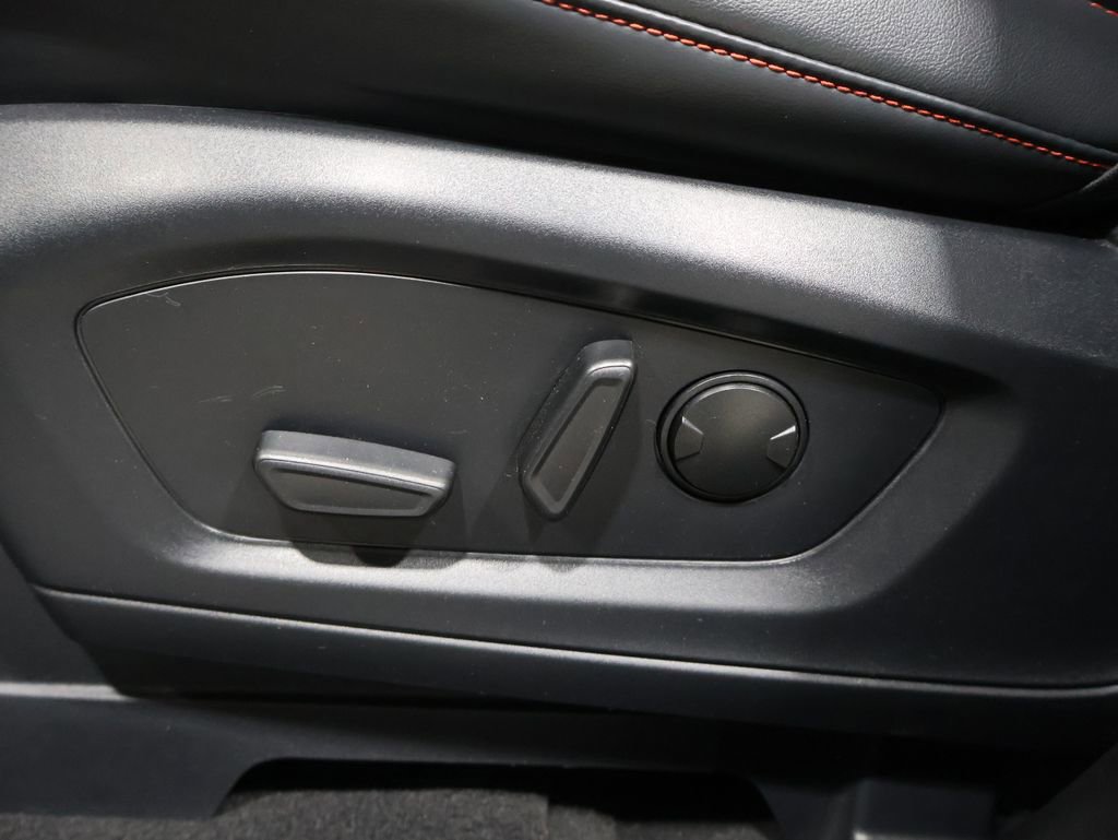 Used 2025 Ford Explorer ST-Line w/ ST-Line Street Pack image 9