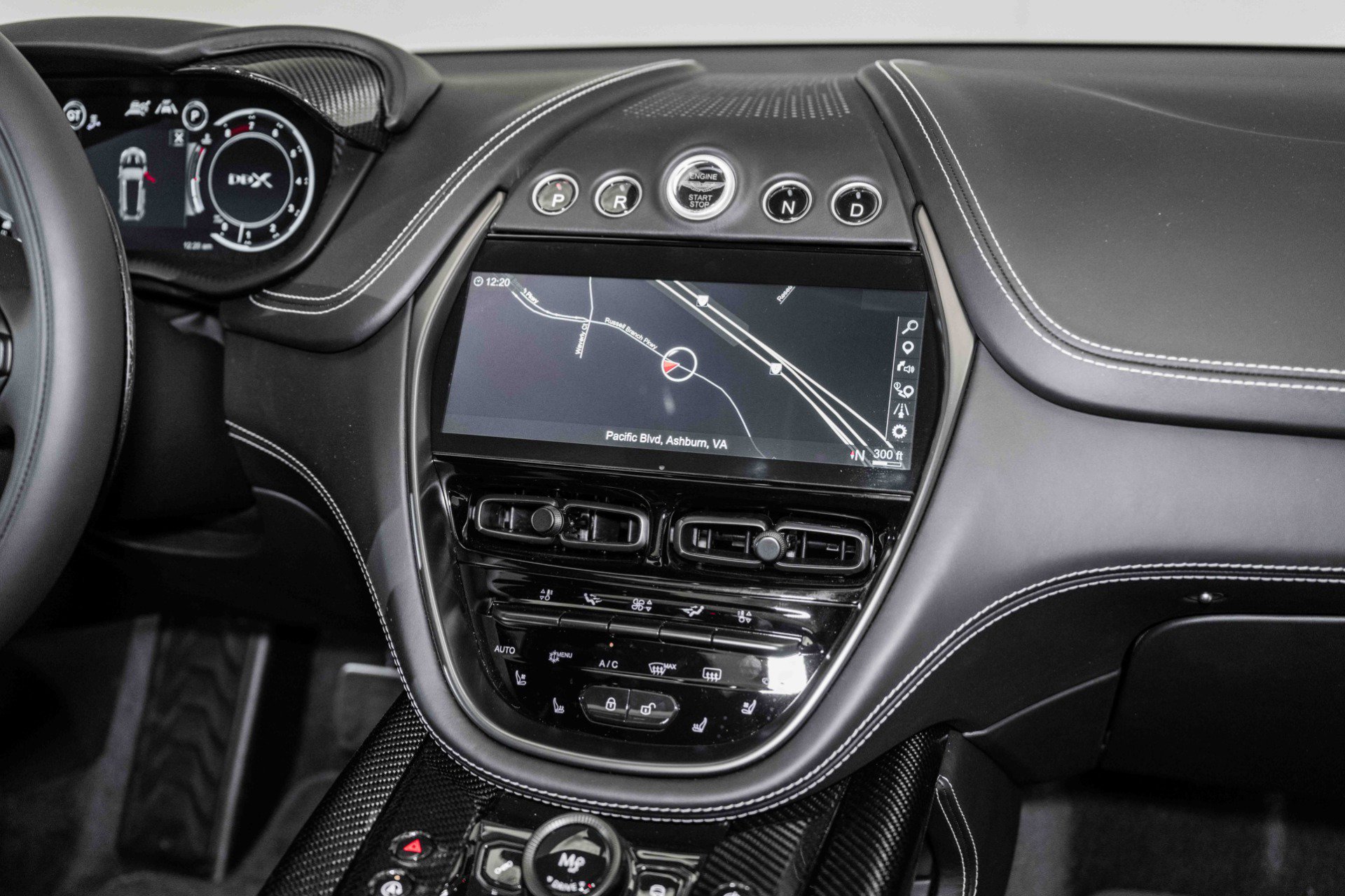 Used 2024 Aston Martin DBX 707 image 27