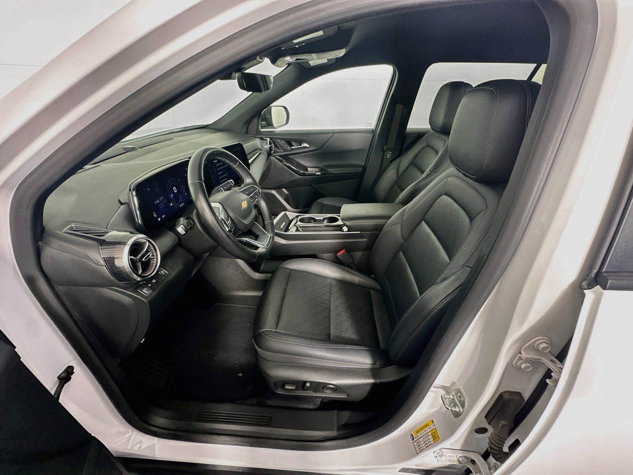 Used 2025 Chevrolet Equinox LT w/ Convenience Package II FWD image 13