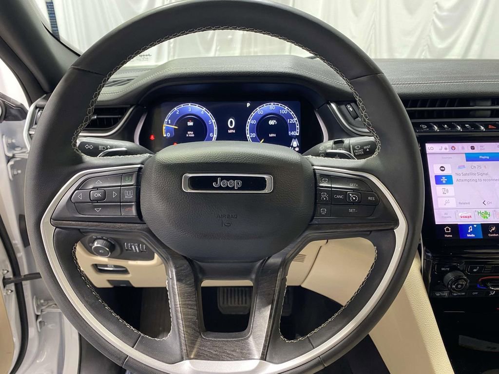 Used 2023 Jeep Grand Cherokee Limited image 21