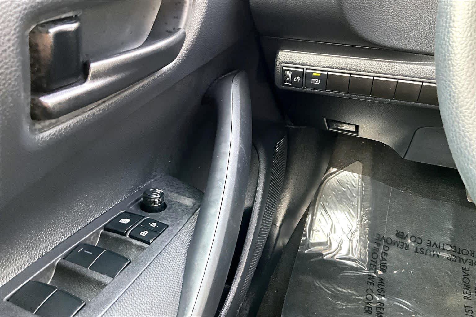 Used 2025 Toyota Corolla LE FWD image 33