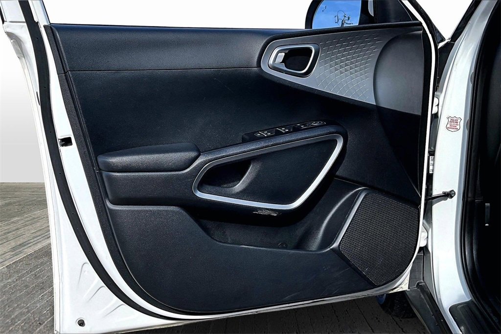 Certified 2024 Kia Soul LX w/ Option Group 015 image 18