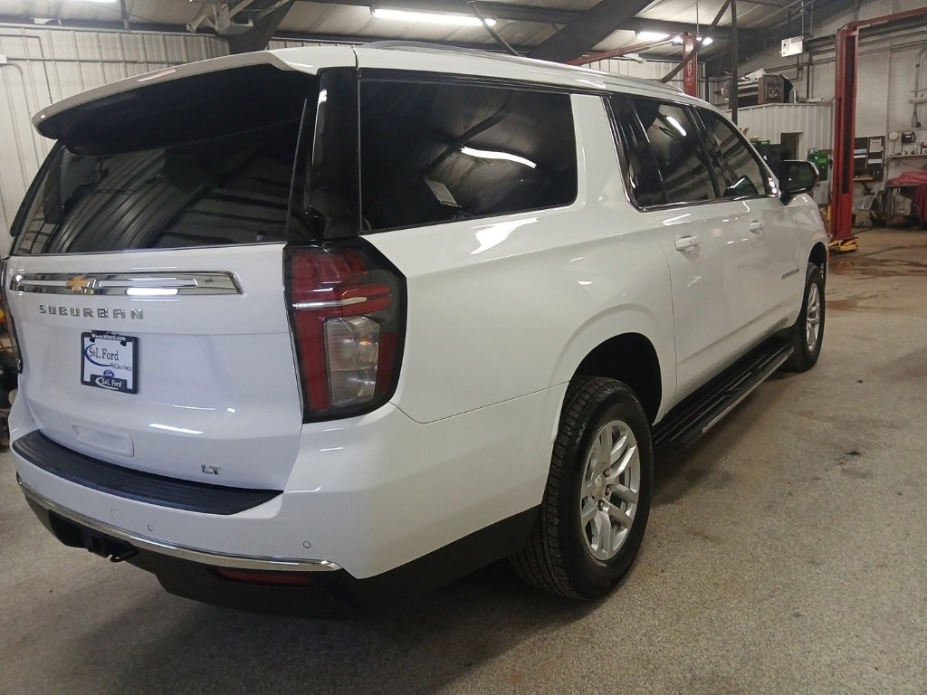 Used 2024 Chevrolet Suburban LT image 28