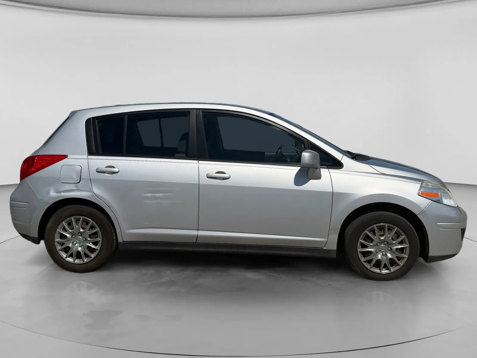 Used 2011 Nissan Versa 1.8 S FWD image 6