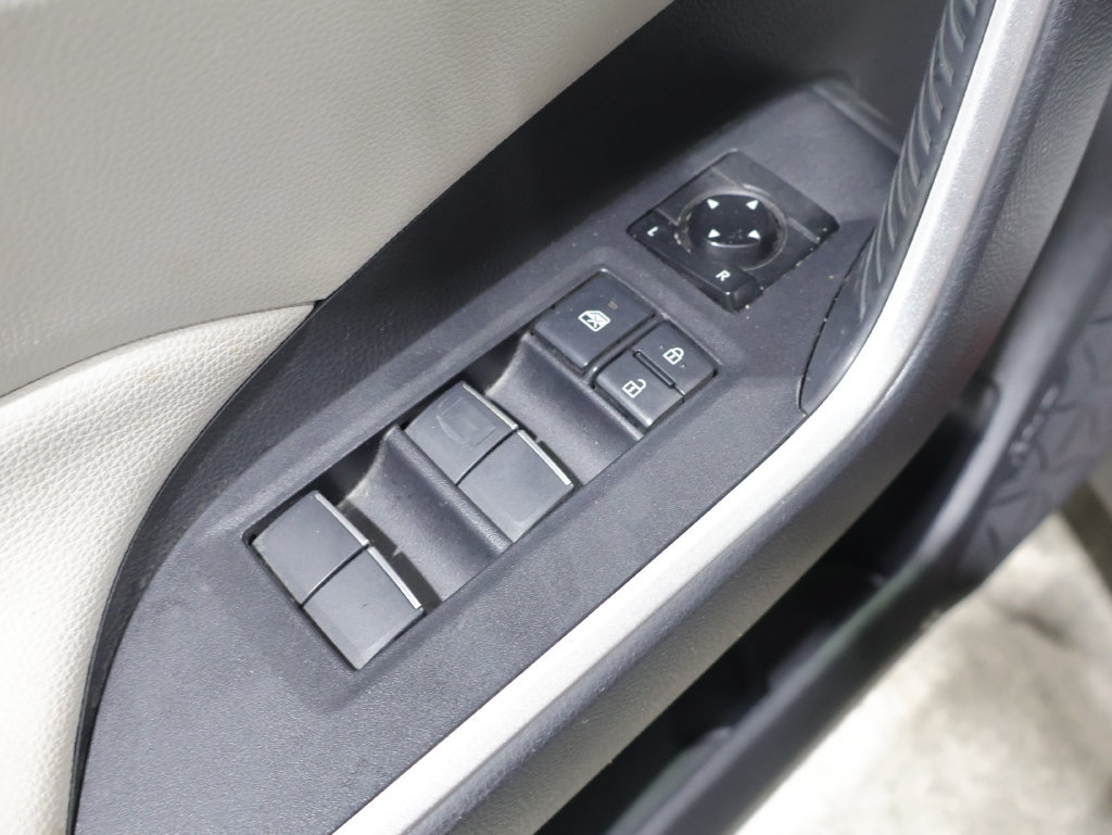 Used 2021 Toyota RAV4 XLE Premium AWD/4WD image 15