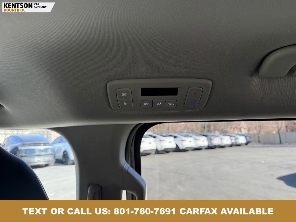 Used 2025 Kia Carnival FWD image 34