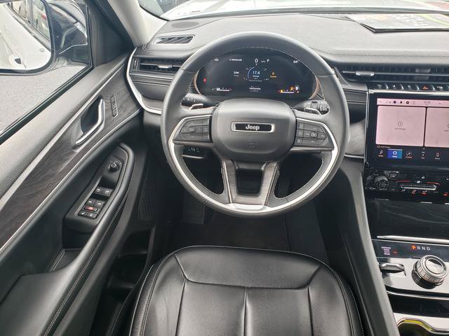 Used 2023 Jeep Grand Cherokee Limited AWD/4WD image 16