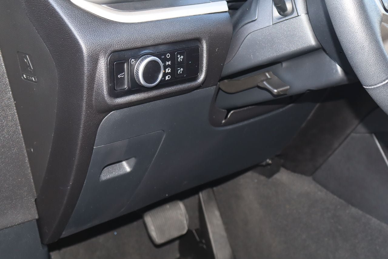 Used 2023 Ford Explorer XLT AWD/4WD image 24