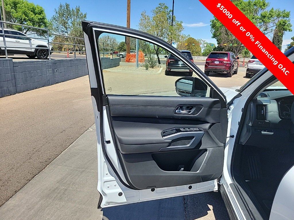 New 2025 Nissan Pathfinder SL w/ SL Premium Package image 11