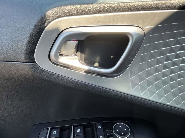 Used 2025 Kia Soul LX w/ LX Technology Package image 10