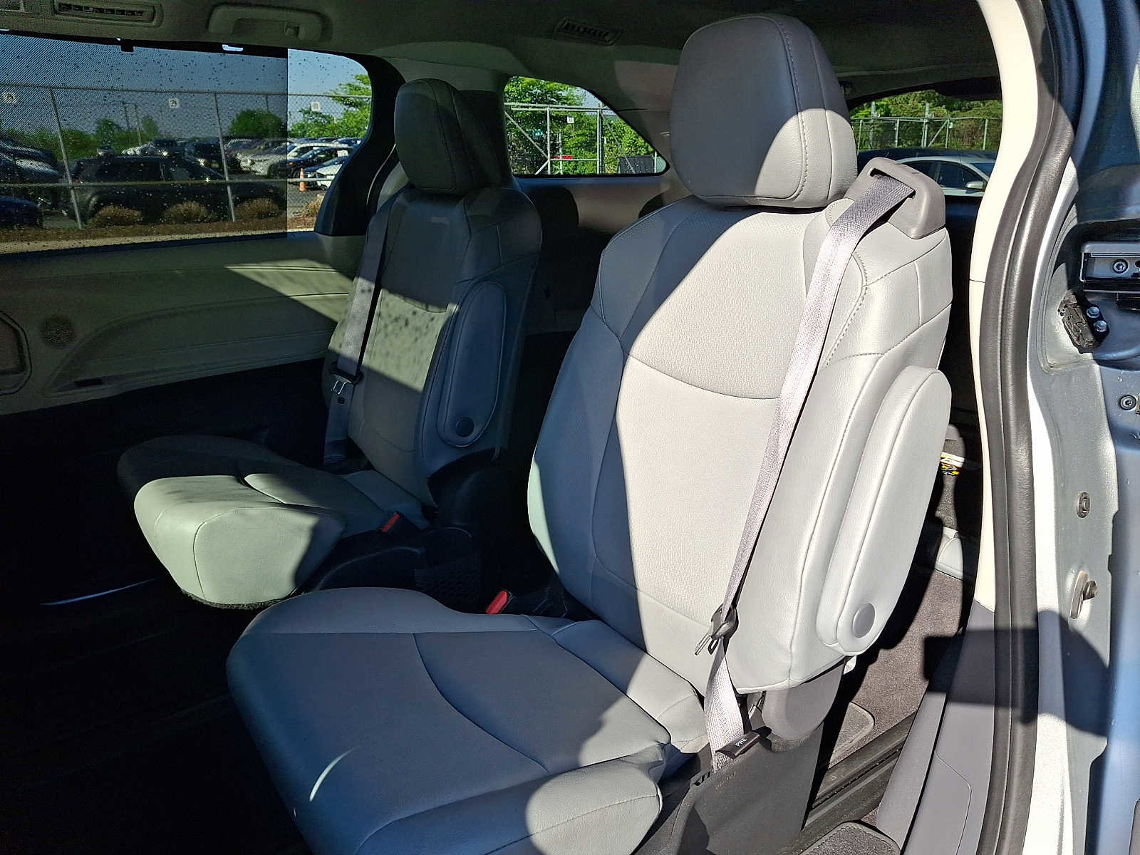 Used 2024 Toyota Sienna XLE w/ XLE Plus Package AWD/4WD image 8
