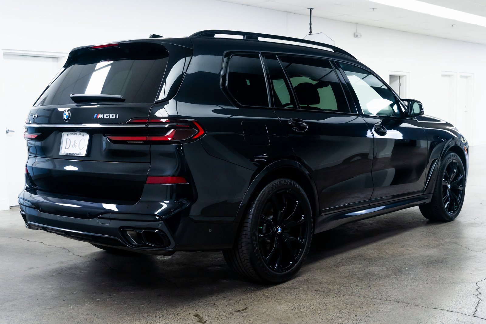 Used 2023 BMW X7 M60i w/ Executive Package image 6