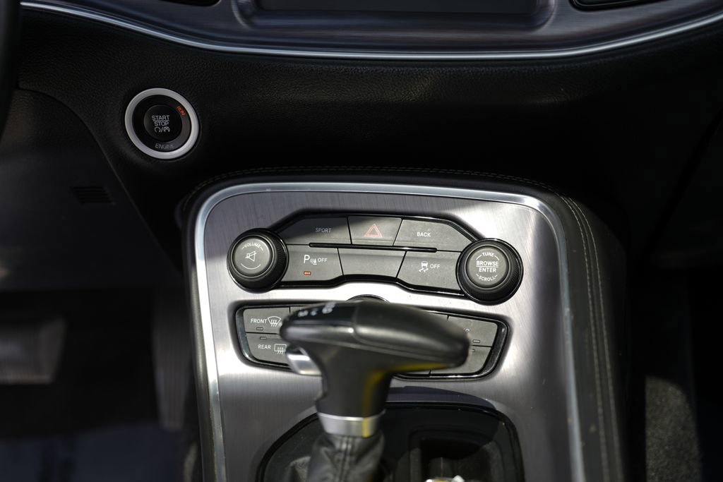 Used 2015 Dodge Challenger SXT image 28