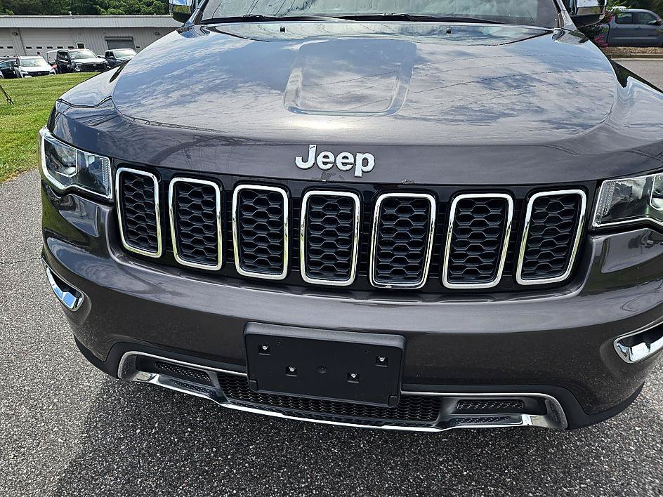 Used 2017 Jeep Grand Cherokee Limited AWD/4WD image 5