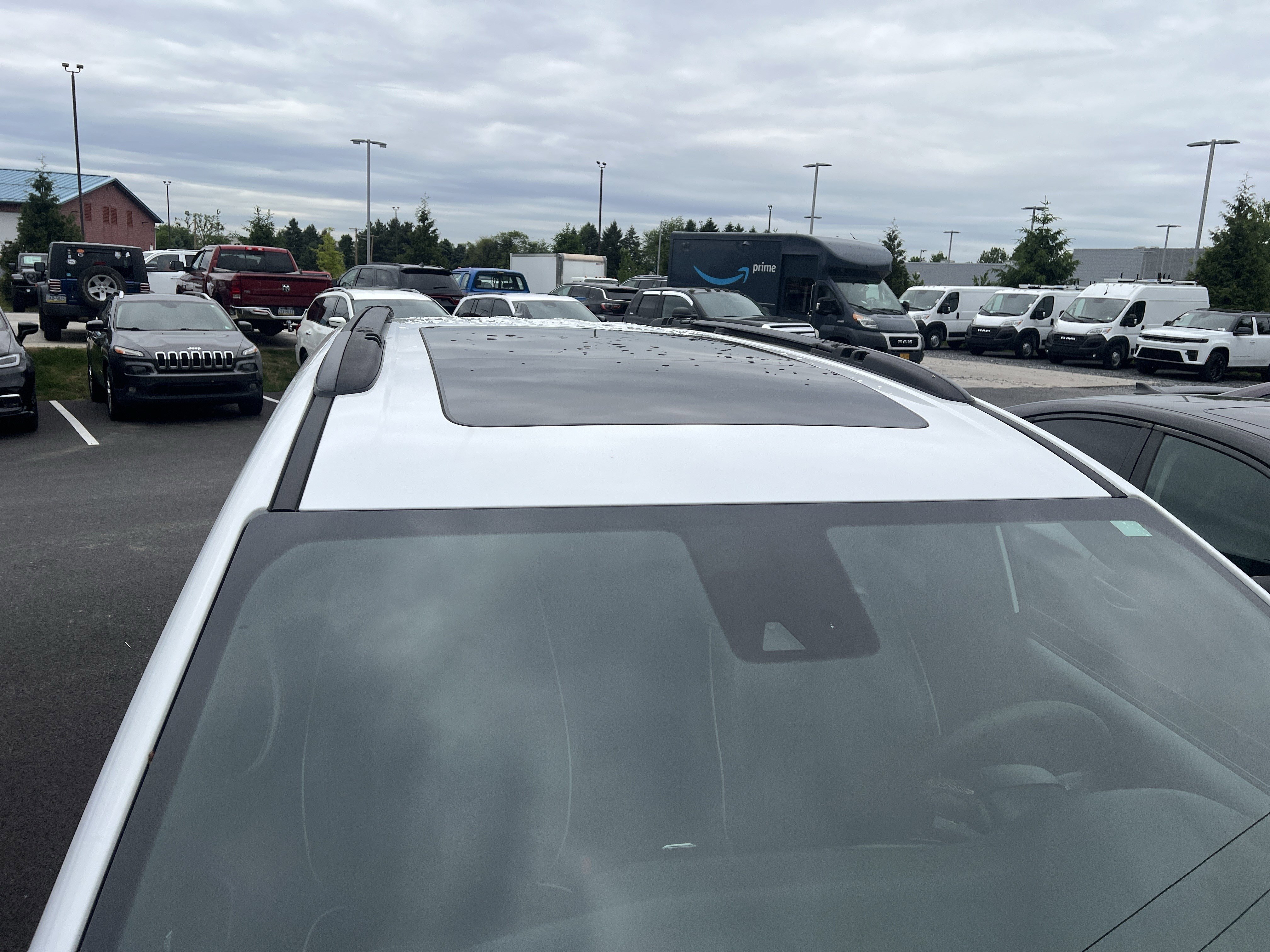 Used 2025 Chrysler Pacifica Premium FWD image 14