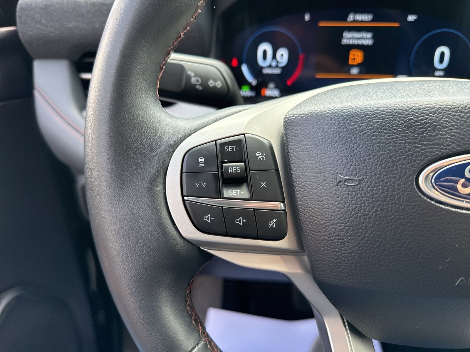 Used 2025 Ford Explorer Active AWD/4WD image 28