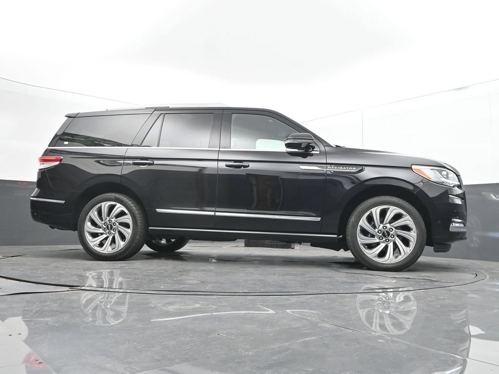 Used 2024 Lincoln Navigator Premiere AWD/4WD image 43
